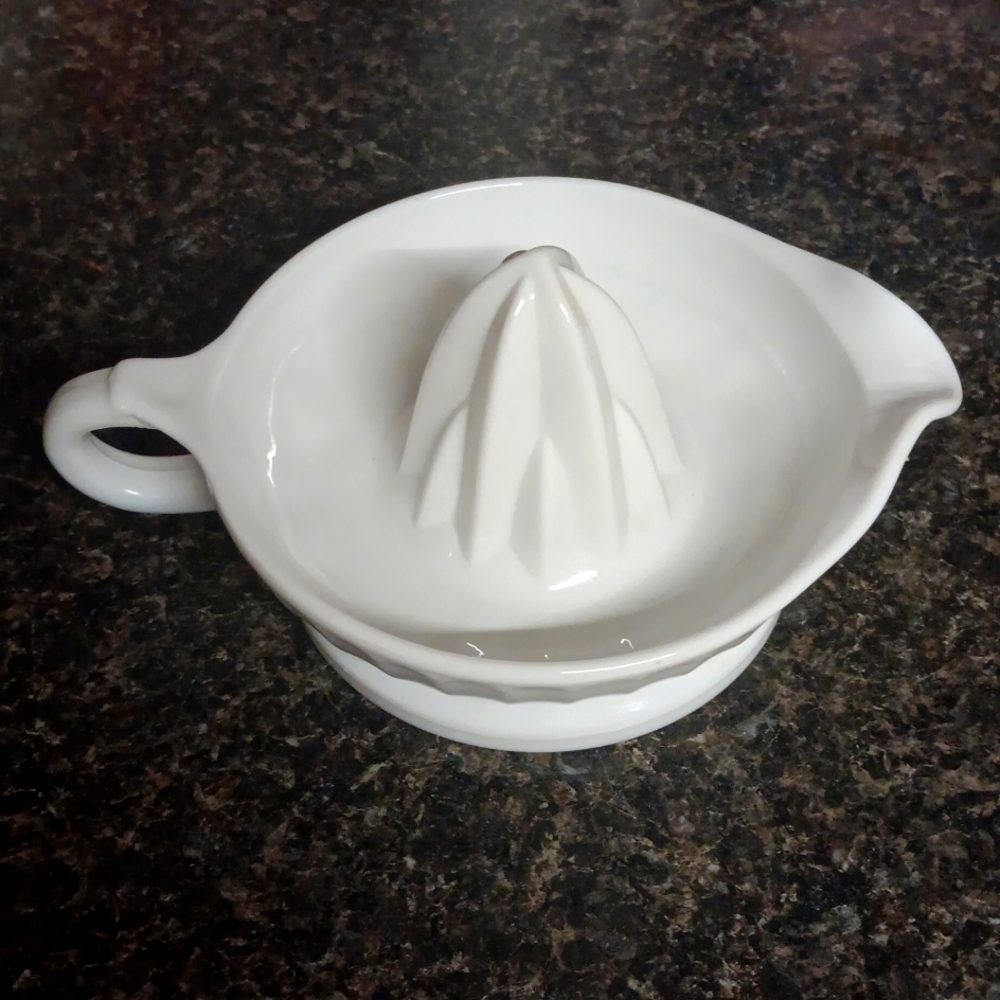 Vintage VITROCK White Milkglass Citrus  Juicer